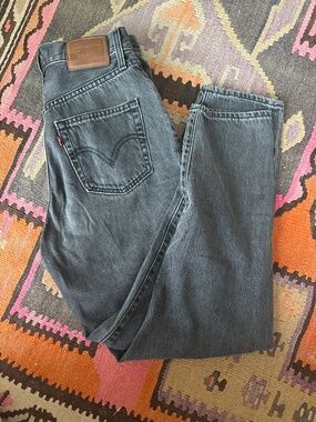 Levi’s High Loose Taper Jean size 25